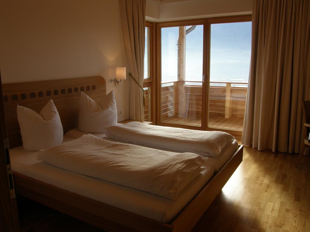 Apartments Karlhof Инсбрук Стая снимка
