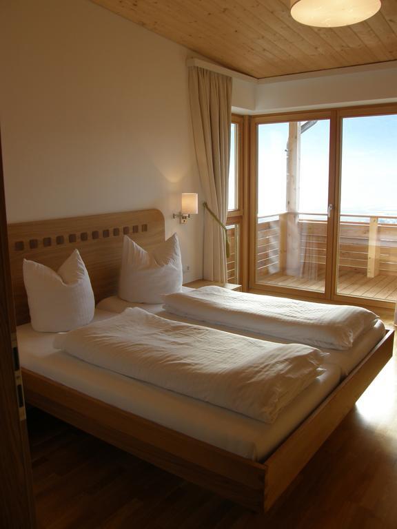 Apartments Karlhof Инсбрук Стая снимка